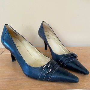 Joan & David navy blue leather pumps